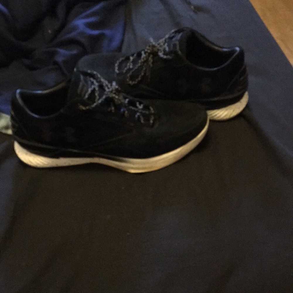 Shoes - Picture 2 of 3